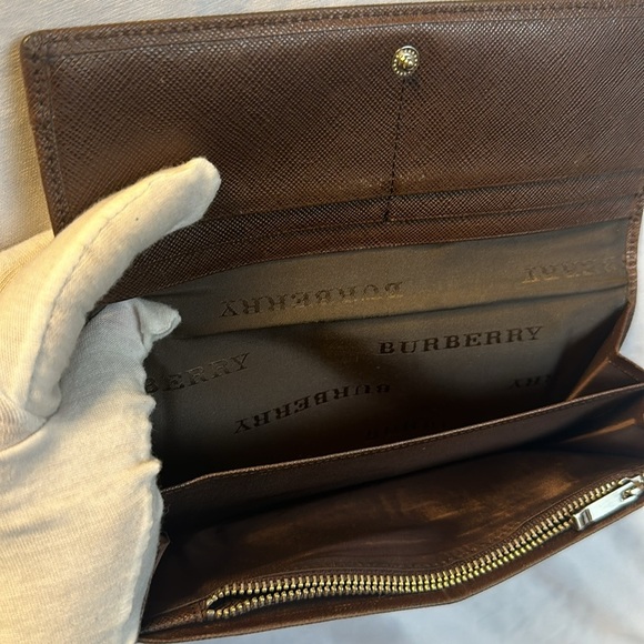 Pre-loved. EUC Burberry Brown Canvas Leather Nova Check Long Wallet. Flaws shown - Picture 8 of 13
